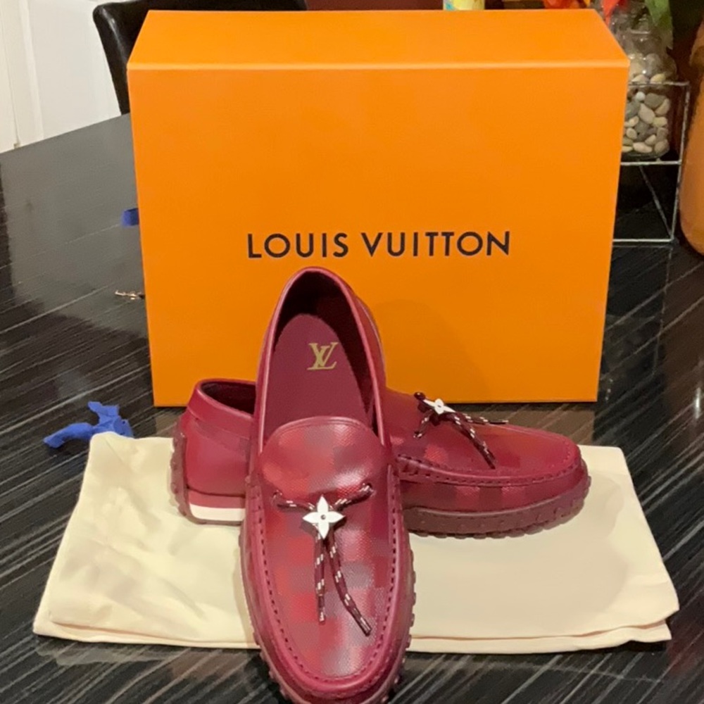 Authentic LOUIS VUITTON LOAFER Never worn size 7